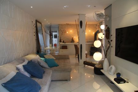 Casa à venda com 190m², 3 quartos e 3 vagasSala