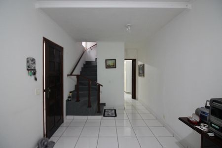 Casa à venda com 83m², 2 quartos e 2 vagasSala