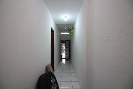 Casa à venda com 83m², 2 quartos e 2 vagasCorredor