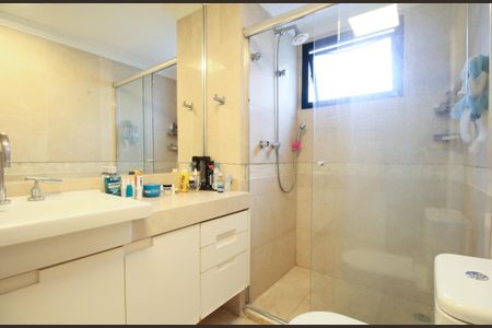 Apartamento à venda com 242m², 4 quartos e 4 vagasBanheiro do Quarto 2