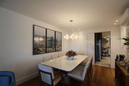 Apartamento à venda com 242m², 4 quartos e 4 vagasSala