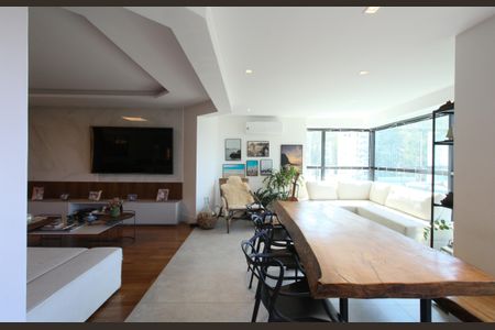 Apartamento à venda com 242m², 4 quartos e 4 vagasSala