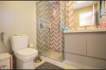 Apartamento à venda com 242m², 4 quartos e 4 vagasBanheiro do Quarto 4