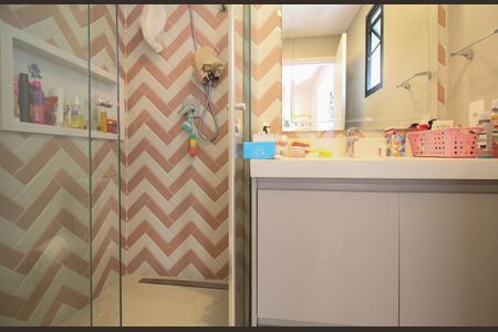 Apartamento à venda com 242m², 4 quartos e 4 vagasBanheiro do Quarto 4