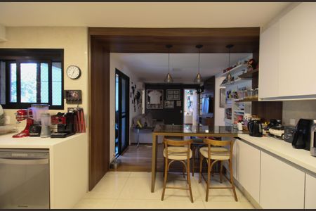 Apartamento à venda com 242m², 4 quartos e 4 vagasCozinha