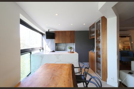 Apartamento à venda com 242m², 4 quartos e 4 vagasSala