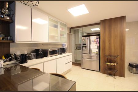 Apartamento à venda com 242m², 4 quartos e 4 vagasCozinha