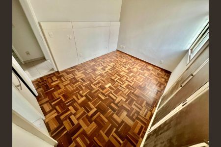 Apartamento à venda com 137m², 3 quartos e 2 vagas Apartamento à venda com 137m², 3 quartos e 2 vagasSuíte