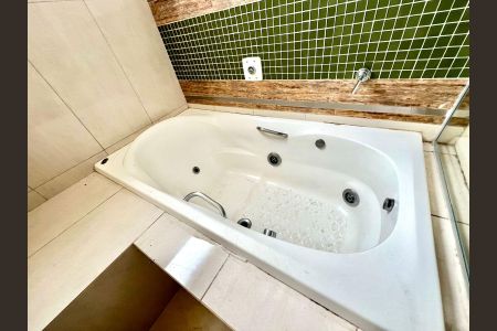 Apartamento à venda com 137m², 3 quartos e 2 vagas Apartamento à venda com 137m², 3 quartos e 2 vagasBanheiro da Suíte