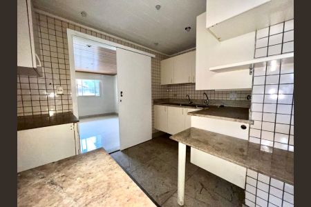 Apartamento à venda com 137m², 3 quartos e 2 vagas Apartamento à venda com 137m², 3 quartos e 2 vagasCozinha
