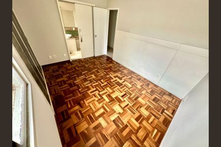 Apartamento à venda com 137m², 3 quartos e 2 vagas Apartamento à venda com 137m², 3 quartos e 2 vagasSuíte