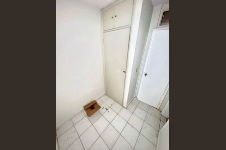 Apartamento à venda com 137m², 3 quartos e 2 vagas Apartamento à venda com 137m², 3 quartos e 2 vagasBanheiro de Serviço