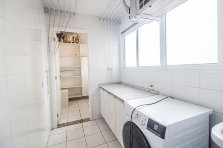 Apartamento para alugar com 132m², 3 quartos e 2 vagas Apartamento para alugar com 132m², 3 quartos e 2 vagasÁrea de Serviço