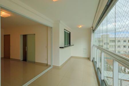 Apartamento à venda com 147m², 4 quartos e 3 vagas Apartamento à venda com 147m², 4 quartos e 3 vagasVaranda