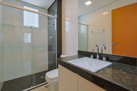 Apartamento à venda com 147m², 4 quartos e 3 vagas Apartamento à venda com 147m², 4 quartos e 3 vagasBanheiro da Suíte 2