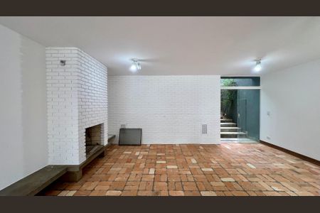 Casa à venda com 425m², 4 quartos e 2 vagas Casa à venda com 425m², 4 quartos e 2 vagasSala