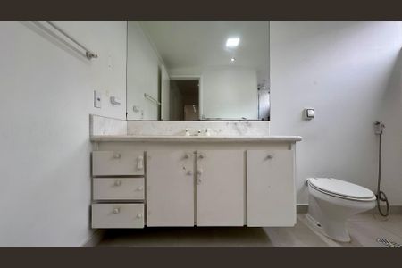 Casa à venda com 425m², 4 quartos e 2 vagas Casa à venda com 425m², 4 quartos e 2 vagasBanheiro