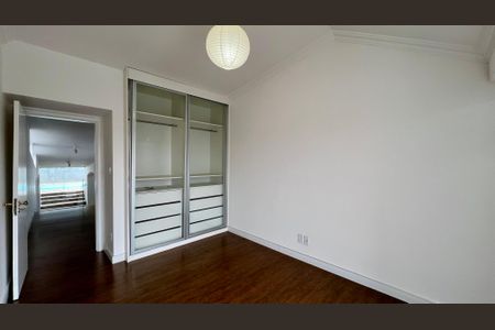 Casa à venda com 425m², 4 quartos e 2 vagas Casa à venda com 425m², 4 quartos e 2 vagasQuarto 2
