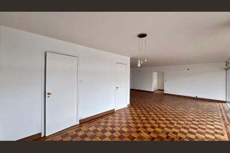 Casa à venda com 425m², 4 quartos e 2 vagas Casa à venda com 425m², 4 quartos e 2 vagasSala de Jantar