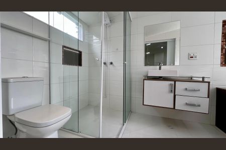 Casa à venda com 425m², 4 quartos e 2 vagas Casa à venda com 425m², 4 quartos e 2 vagasBanheiro da Suíte 2