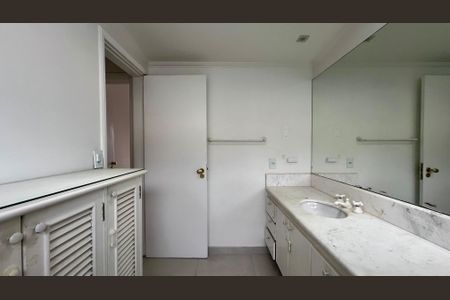 Casa à venda com 425m², 4 quartos e 2 vagas Casa à venda com 425m², 4 quartos e 2 vagasBanheiro