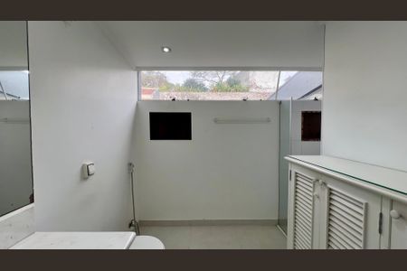 Casa à venda com 425m², 4 quartos e 2 vagas Casa à venda com 425m², 4 quartos e 2 vagasBanheiro
