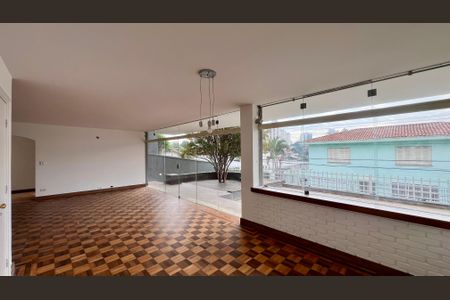 Casa à venda com 425m², 4 quartos e 2 vagas Casa à venda com 425m², 4 quartos e 2 vagasSala de Jantar
