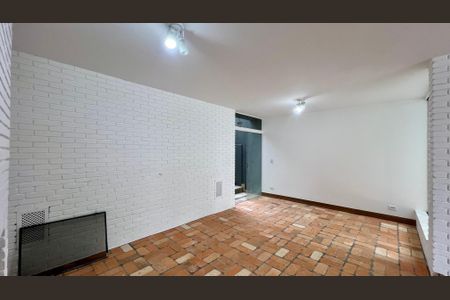 Casa à venda com 425m², 4 quartos e 2 vagas Casa à venda com 425m², 4 quartos e 2 vagasSala