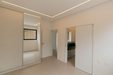 Casa de condomínio à venda com 208m², 3 quartos e 2 vagas Casa de condomínio à venda com 208m², 3 quartos e 2 vagasQuarto