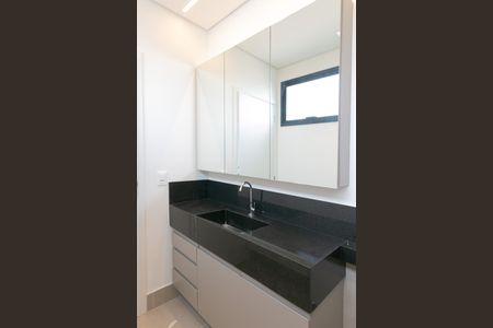 Casa de condomínio à venda com 208m², 3 quartos e 2 vagas Casa de condomínio à venda com 208m², 3 quartos e 2 vagasBanheiro da Suíte