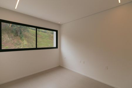 Casa de condomínio à venda com 208m², 3 quartos e 2 vagas Casa de condomínio à venda com 208m², 3 quartos e 2 vagasQuarto