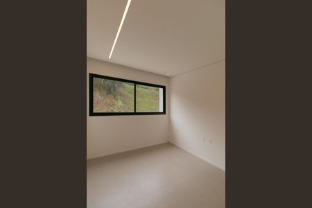 Casa de condomínio à venda com 208m², 3 quartos e 2 vagas Casa de condomínio à venda com 208m², 3 quartos e 2 vagasQuarto