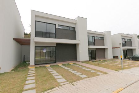 Casa de condomínio à venda com 208m², 3 quartos e 2 vagas Casa de condomínio à venda com 208m², 3 quartos e 2 vagasFachada
