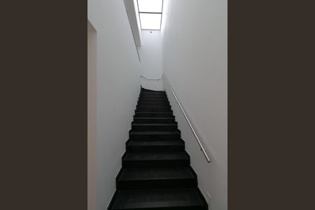 Casa de condomínio à venda com 208m², 3 quartos e 2 vagas Casa de condomínio à venda com 208m², 3 quartos e 2 vagasEscada