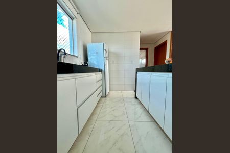 Apartamento para alugar com 90m², 2 quartos e 2 vagasCozinha