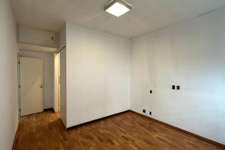 Apartamento à venda com 267m², 4 quartos e 1 vaga Apartamento à venda com 267m², 4 quartos e 1 vagaSuíte