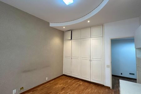 Apartamento à venda com 267m², 4 quartos e 1 vaga Apartamento à venda com 267m², 4 quartos e 1 vagaQuarto 3