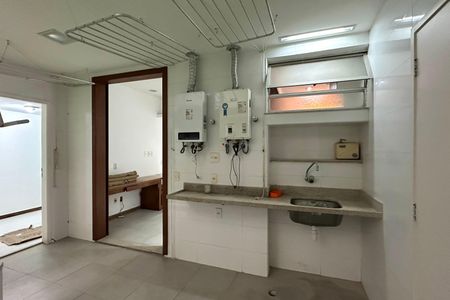 Apartamento à venda com 267m², 4 quartos e 1 vaga Apartamento à venda com 267m², 4 quartos e 1 vagaÁrea de Serviço