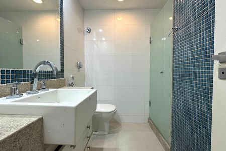 Apartamento à venda com 267m², 4 quartos e 1 vaga Apartamento à venda com 267m², 4 quartos e 1 vagaBanheiro Social