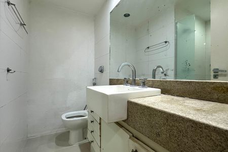 Apartamento à venda com 267m², 4 quartos e 1 vaga Apartamento à venda com 267m², 4 quartos e 1 vagaBanheiro Social 2