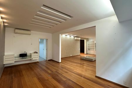 Apartamento à venda com 267m², 4 quartos e 1 vaga Apartamento à venda com 267m², 4 quartos e 1 vagaSala