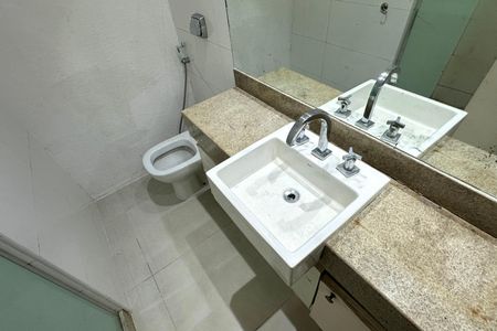 Apartamento à venda com 267m², 4 quartos e 1 vaga Apartamento à venda com 267m², 4 quartos e 1 vagaBanheiro Social 2