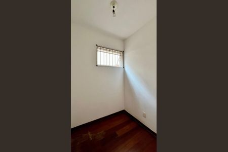 Apartamento à venda com 115m², 3 quartos e 2 vagas Apartamento à venda com 115m², 3 quartos e 2 vagasQuarto de Serviço