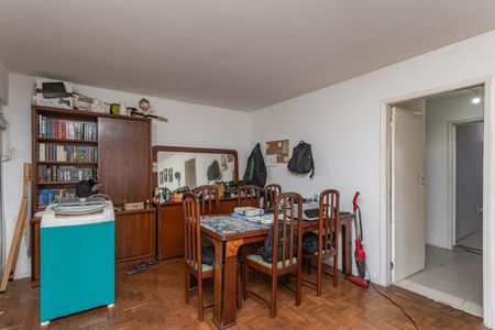 Casa à venda com 180m², 4 quartos e 8 vagasSala