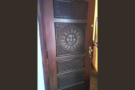 Casa à venda com 185m², 5 quartos e 2 vagas