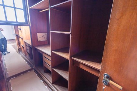 Casa à venda com 300m², 6 quartos e 4 vagas Casa à venda com 300m², 6 quartos e 4 vagasSuíte Closet