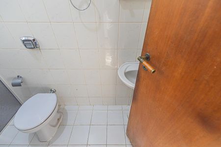 Casa à venda com 300m², 6 quartos e 4 vagas Casa à venda com 300m², 6 quartos e 4 vagasBanheiro de Serviço