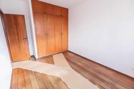 Casa à venda com 300m², 6 quartos e 4 vagas Casa à venda com 300m², 6 quartos e 4 vagasQuarto 3