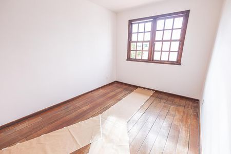 Casa à venda com 300m², 6 quartos e 4 vagas Casa à venda com 300m², 6 quartos e 4 vagasQuarto 3