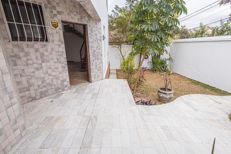 Casa à venda com 300m², 6 quartos e 4 vagas Casa à venda com 300m², 6 quartos e 4 vagasQuintal